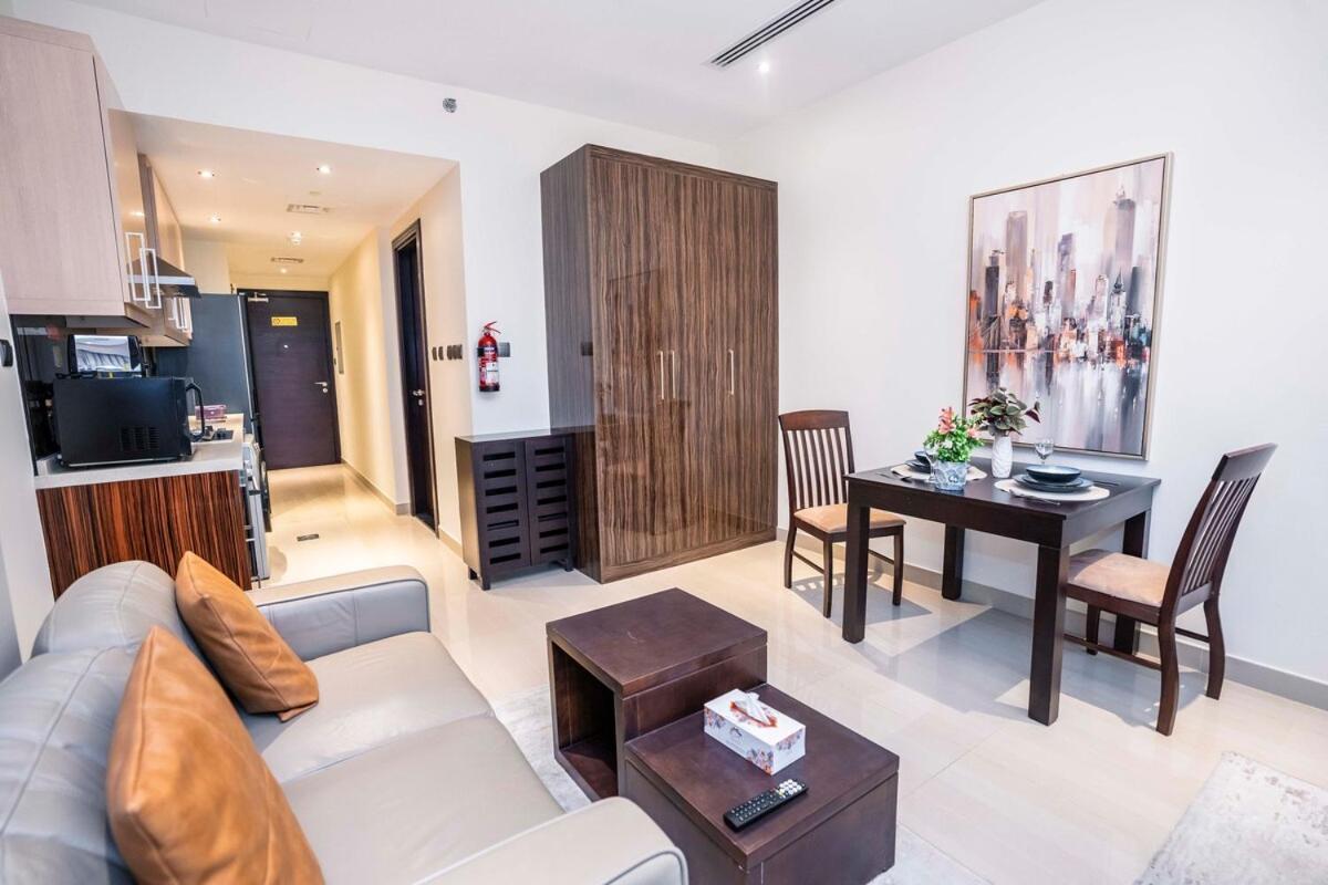 Elite Haven, Elegant Escape In - Free Pool Apartment